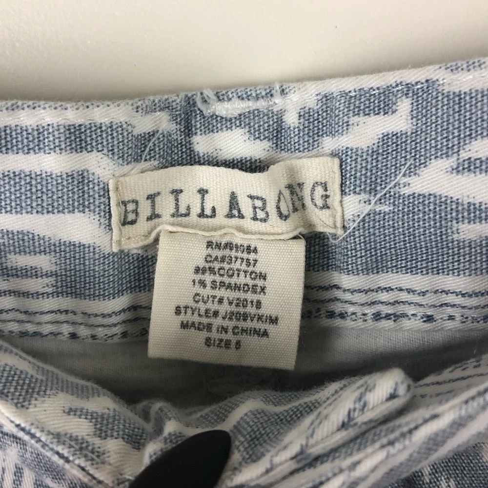 Billabong Fun Pattern Shorts - Picture 4 of 4